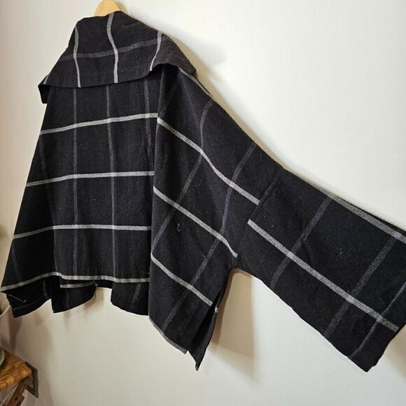 EUC ANNIKKI KARVINEN WOOL OVERSIZED TILE PATTERN LAPEL PONCHO ONE SIZE - Picture 6 of 16